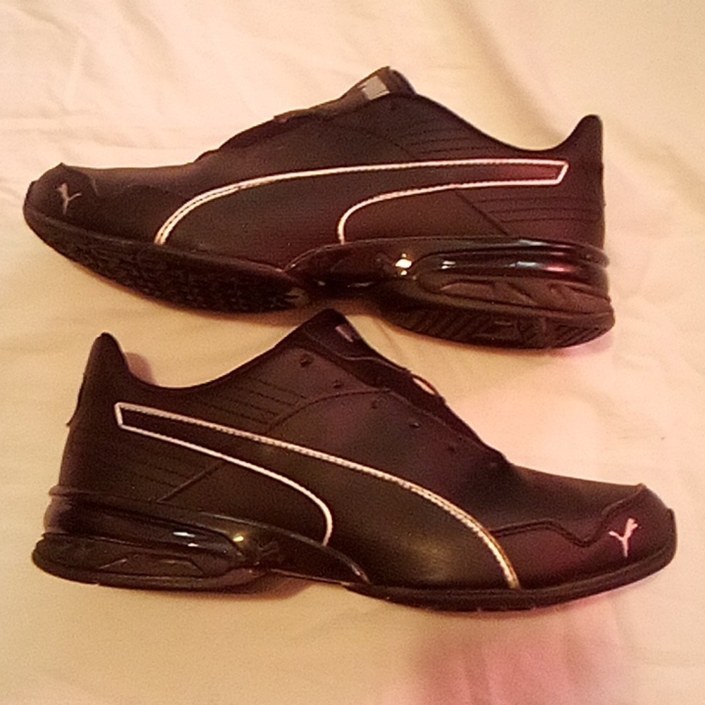 Men's 9.5 Black/ Puma Super Leviathan